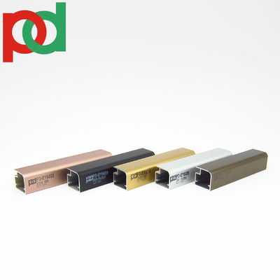 تكنولوجيا الإخراج ملفات تعريف الألومنيوم من سلسلة 6000 للأثاث الميلامينية الذهبية الكرومية البرونزية المصنعة بالأنوديز في الأحجام الكبيرة